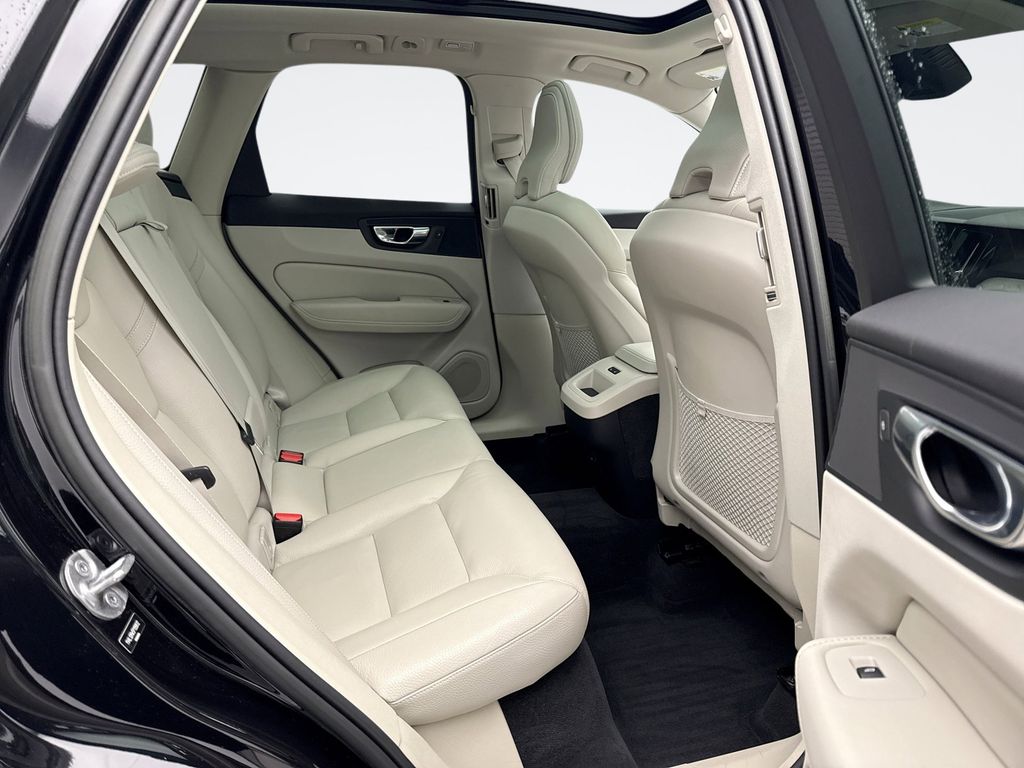 Thumbnail: 2023 Volvo XC60 - 20