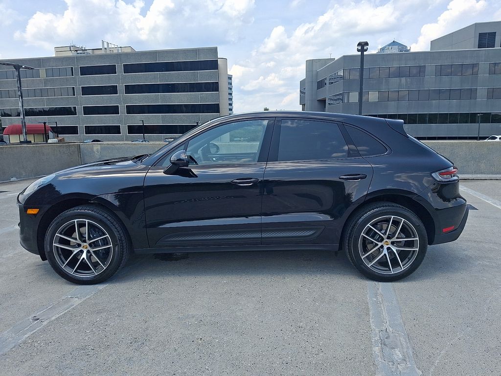 Thumbnail: 2026 Porsche Macan - 2