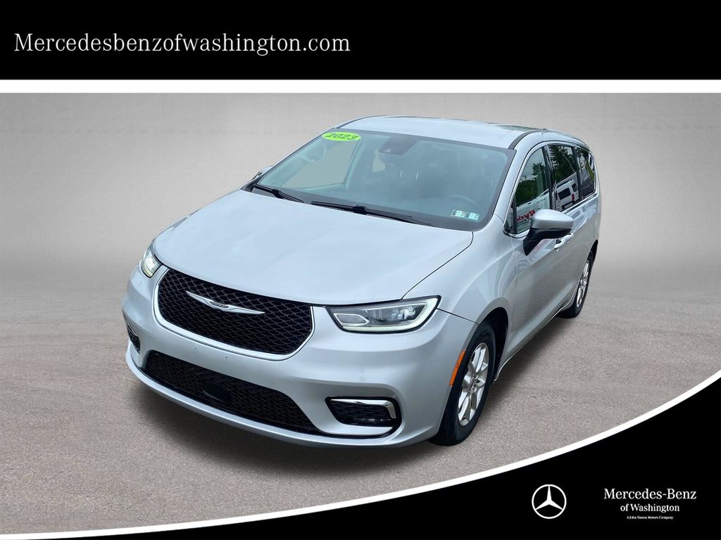 Silver Mist Clearcoat 2023 Chrysler Pacifica Minivan Front-Wheel Drive 9-Speed Automatic