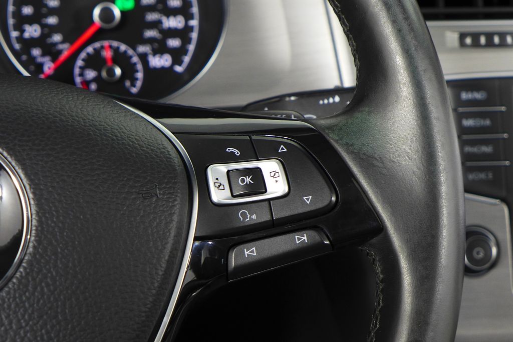 Thumbnail: 2017 Volkswagen Golf - 29