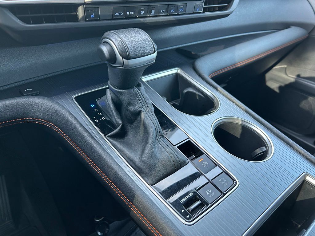 Thumbnail: 2024 Toyota Sienna - 28