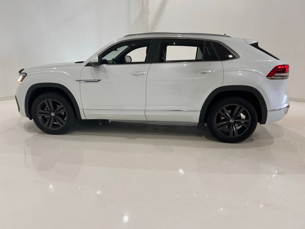 2022 Volkswagen Atlas Cross Sport 3.6L V6 SEL R-Line 2