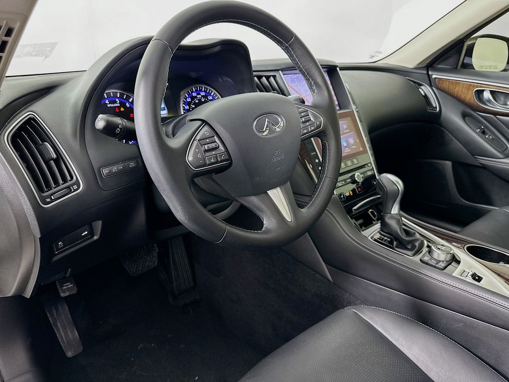 Thumbnail: 2015 INFINITI Q50 - 9