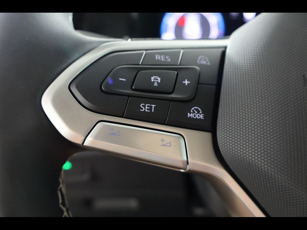 2025 Volkswagen Tiguan SE - Photo 20