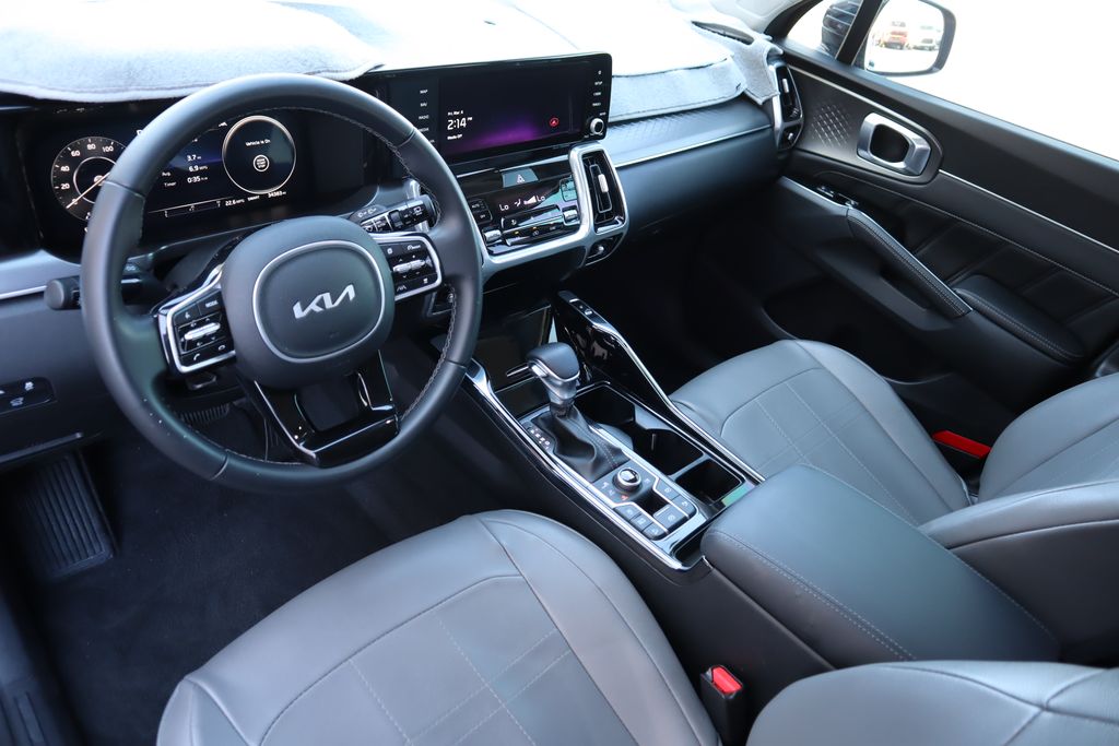 Thumbnail: 2023 Kia Sorento - 9
