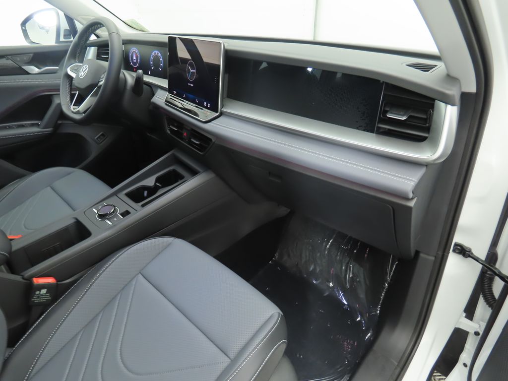 Thumbnail: 2025 Volkswagen Tiguan - 18