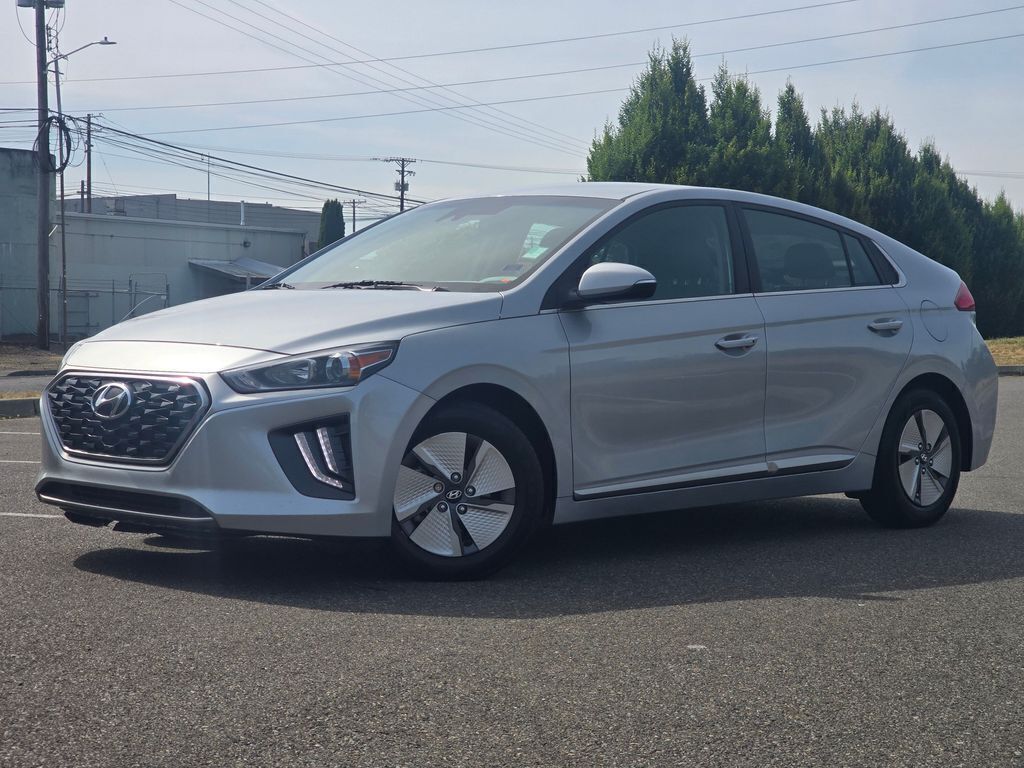 Stellar Silver 2022 Hyundai Ioniq Hybrid Hatchback Front-Wheel Drive 6-Speed Dual Clutch