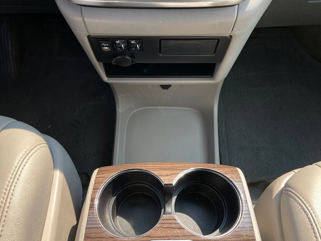 Thumbnail: 2015 Toyota Sienna - 19