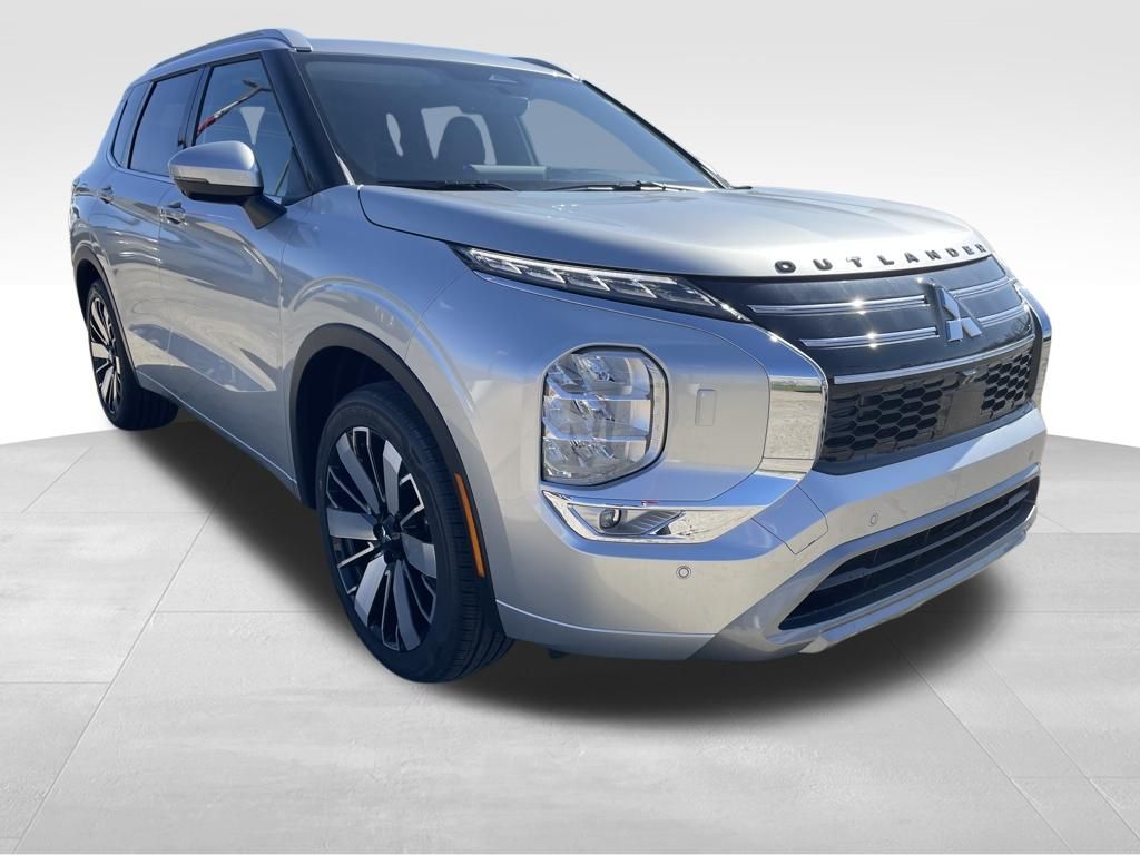 Silver Alloy 2026 Mitsubishi Outlander SUV / Crossover Front-Wheel Drive Continuously Variable Transmission