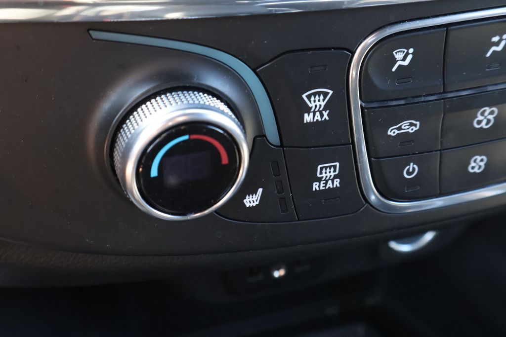 Thumbnail: 2023 Chevrolet Traverse - 24