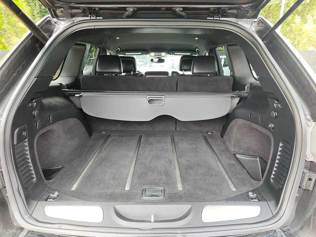 Thumbnail: 2017 Jeep Grand Cherokee - 29