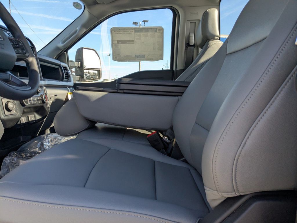 2025 Ford F-600 Chassis XL