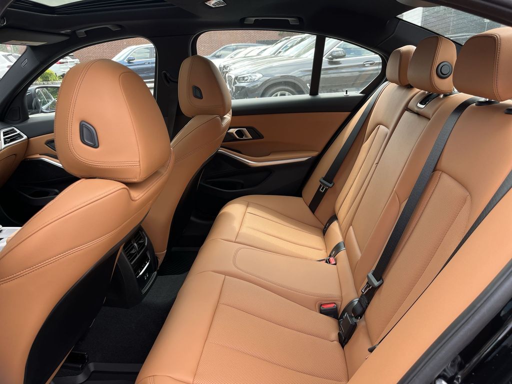 Thumbnail: 2025 BMW 3 Series - 23