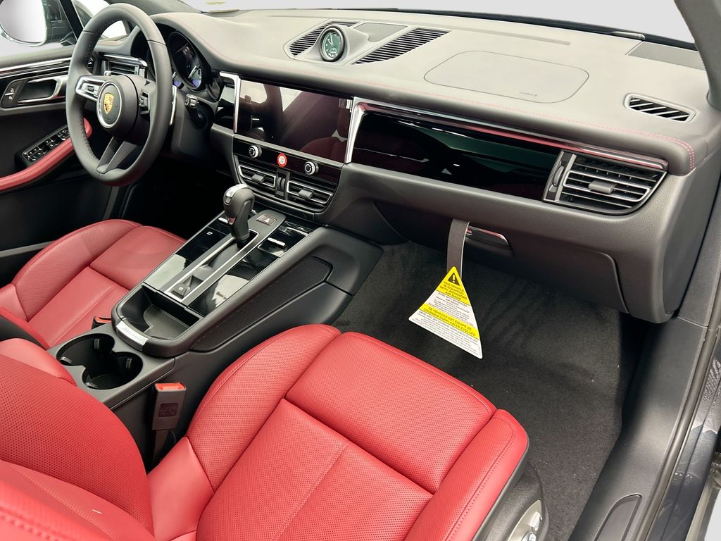 Thumbnail: 2026 Porsche Macan - 20