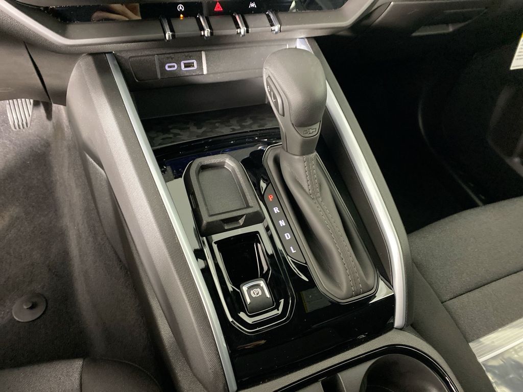 2025 Chevrolet Colorado Work Truck photo