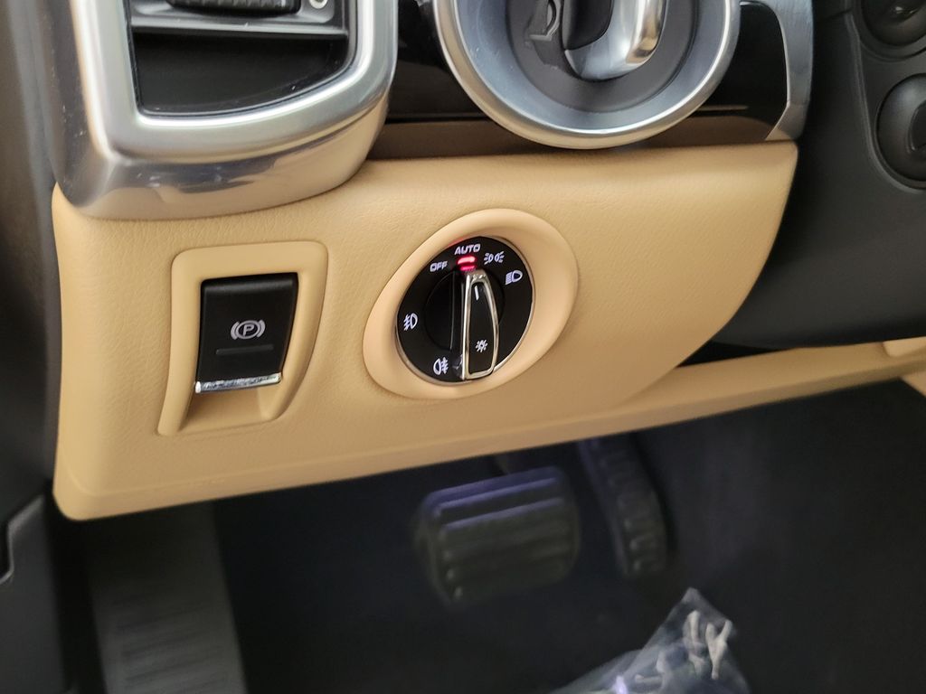 Thumbnail: 2017 Porsche Cayenne - 27