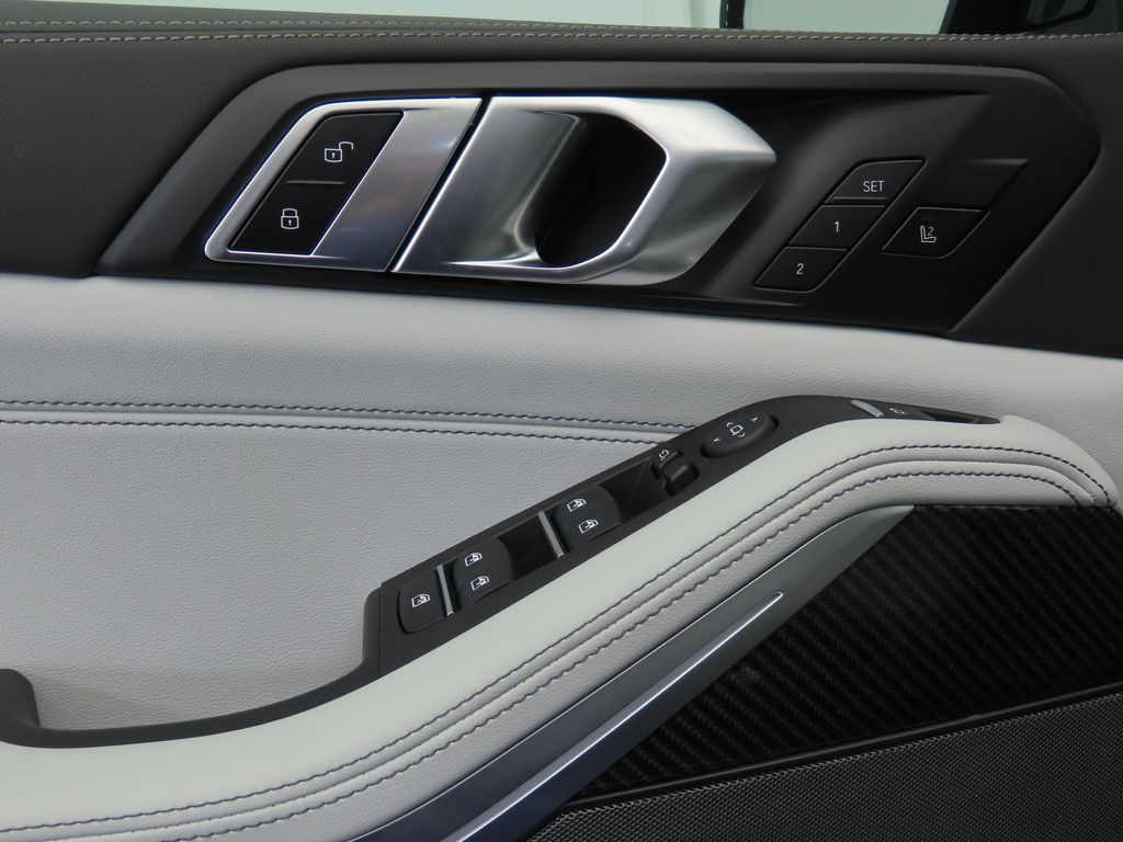 2025 BMW X5 M60i 22