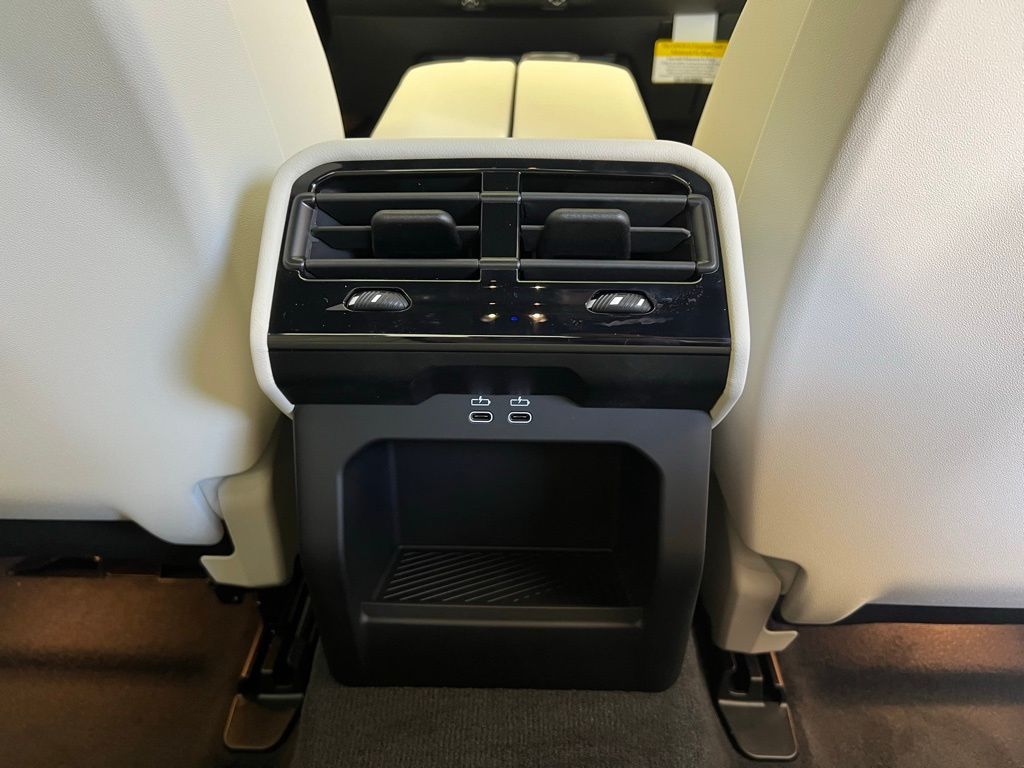 2025 BMW 5 Series 530i xDrive 10