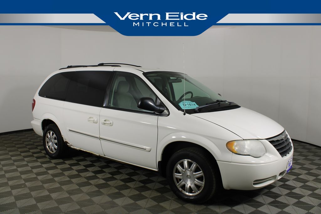 Used 2006 Chrysler Town & Country for sale in 