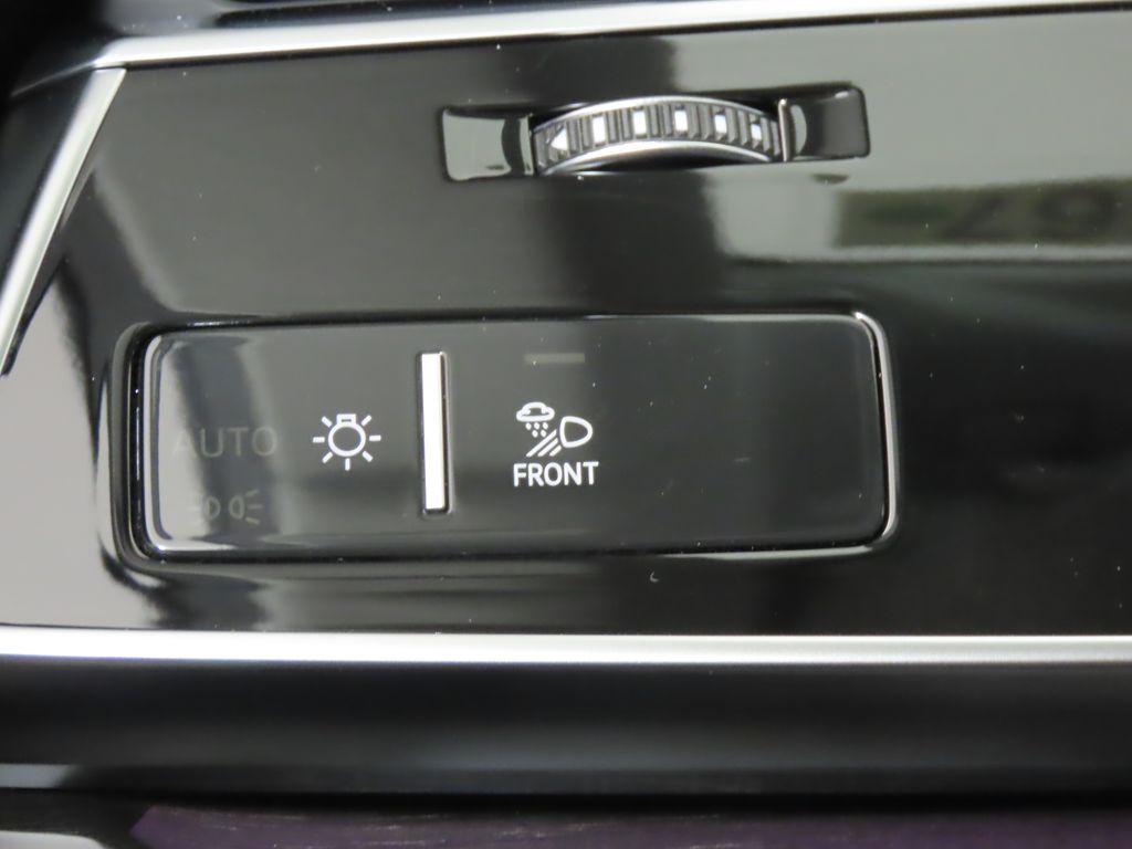 Thumbnail: 2025 Audi Q8 - 19