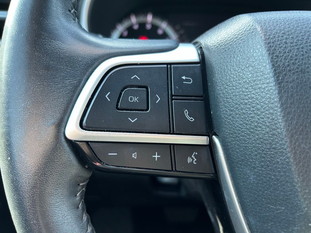 Thumbnail: 2023 Toyota Highlander - 19