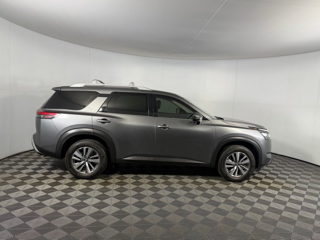 View vehicle photo 3