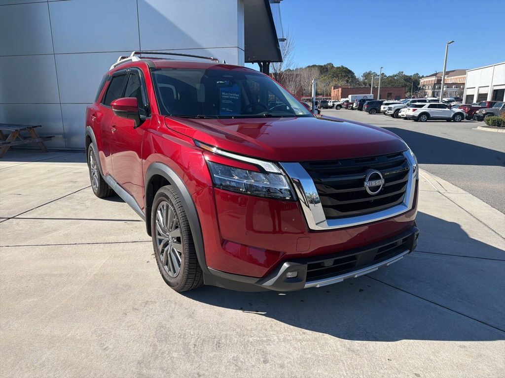 2022 Nissan Pathfinder SL