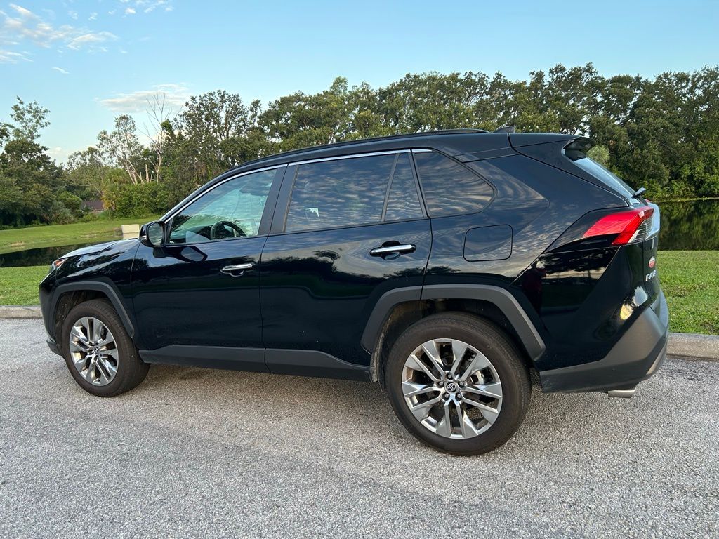 Thumbnail: 2021 Toyota RAV4 - 3