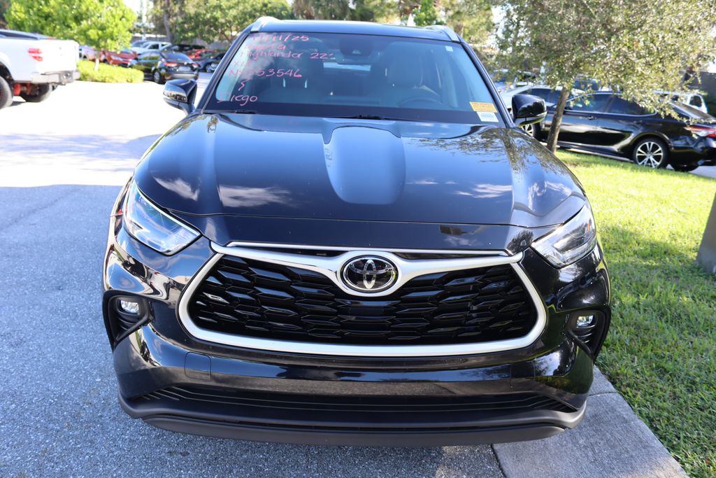 Thumbnail: 2022 Toyota Highlander - 5