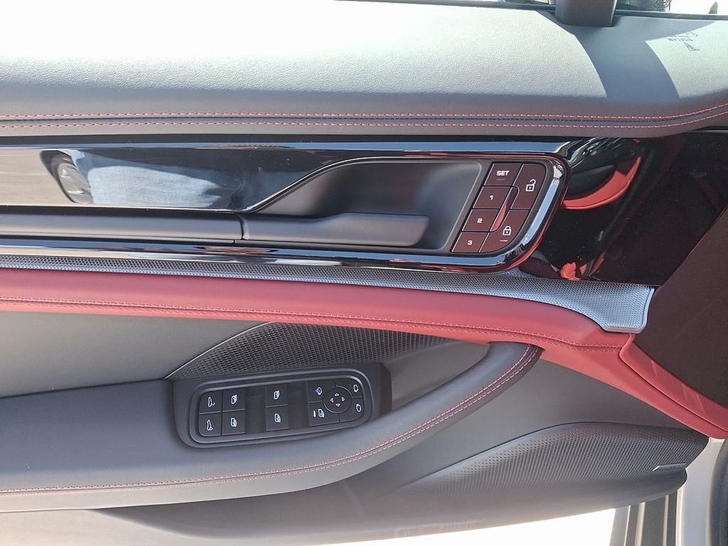 Thumbnail: 2025 Porsche Panamera - 14