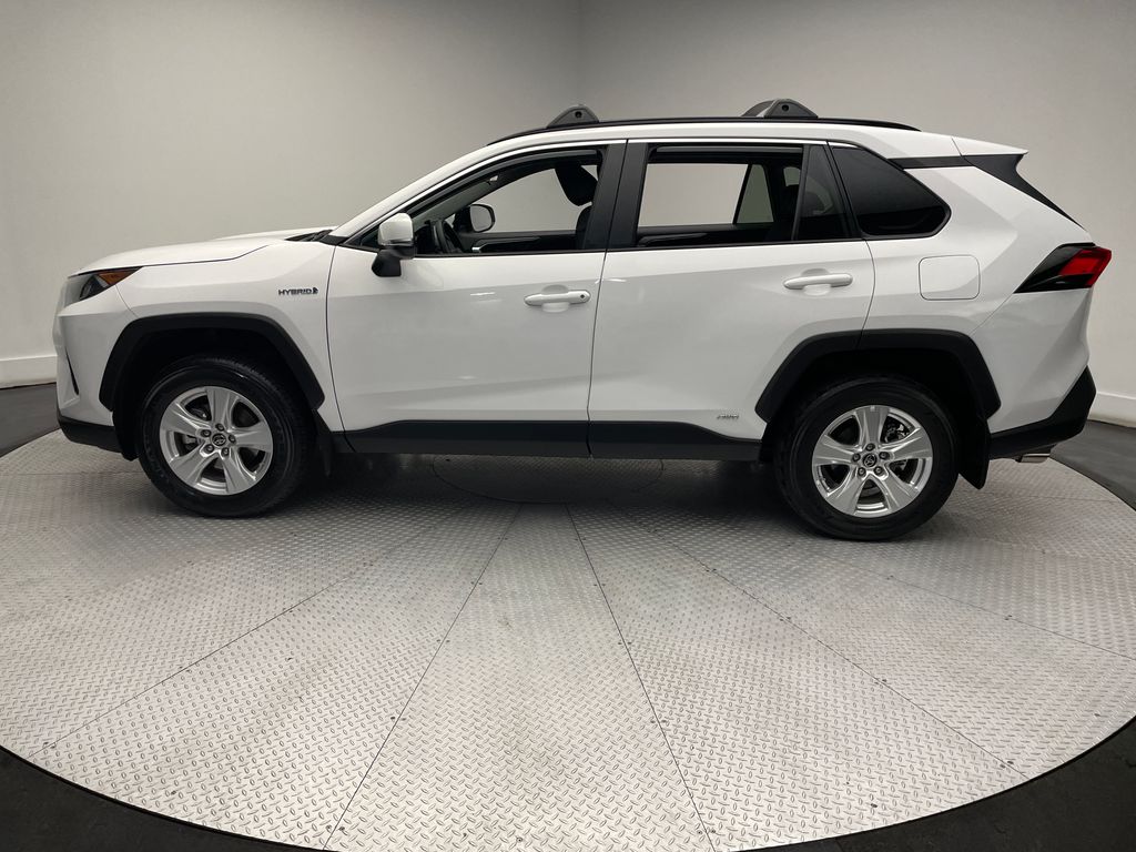 2021 Toyota RAV4 LE 8