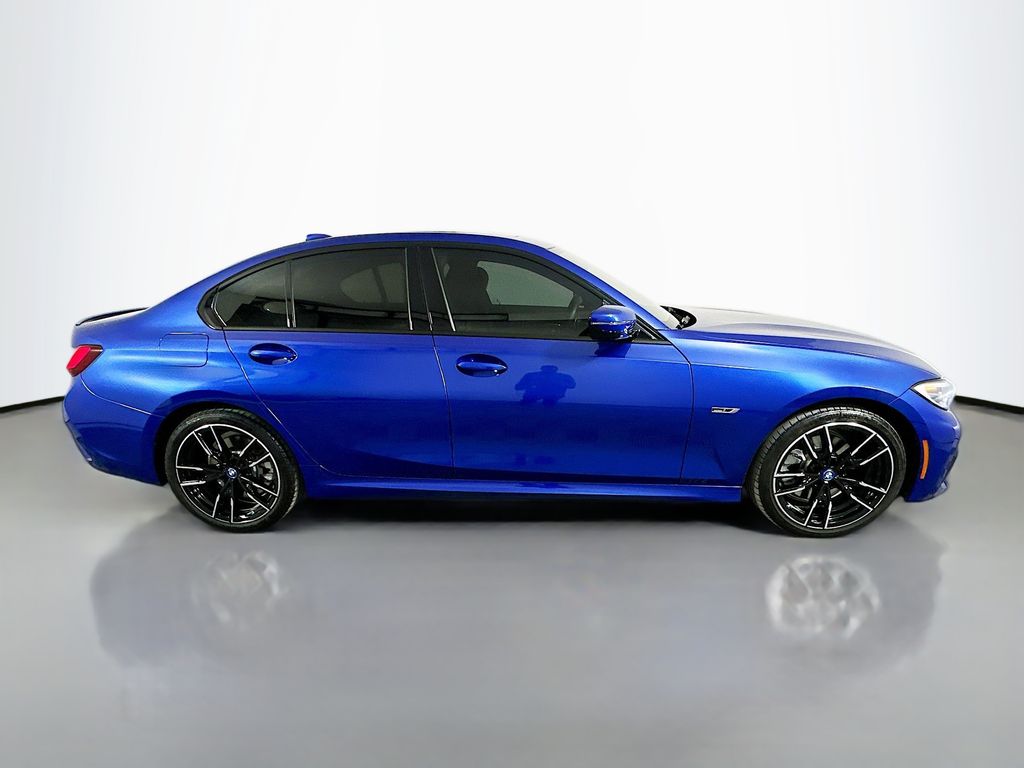 Thumbnail: 2022 BMW 3 Series - 4