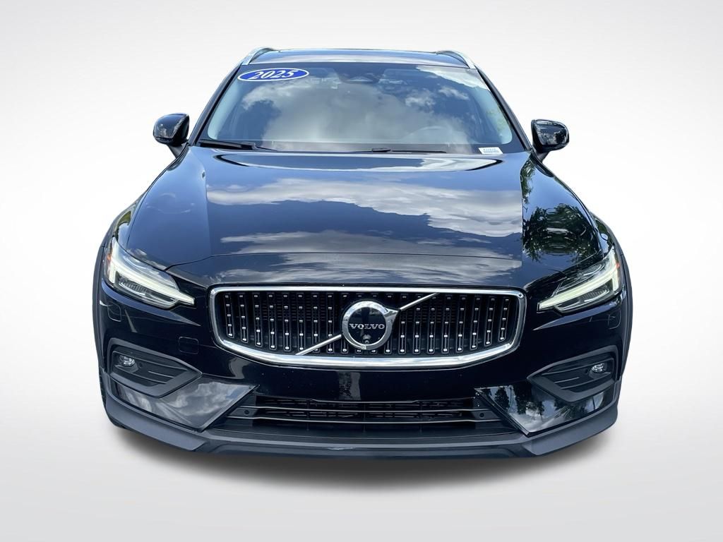 Thumbnail: 2025 Volvo S60 - 9