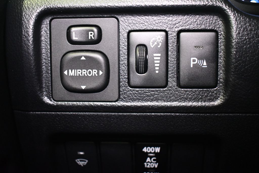 Thumbnail: 2019 Toyota 4Runner - 19