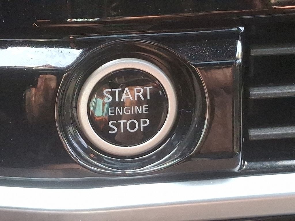 2023 Nissan Pathfinder SV 25