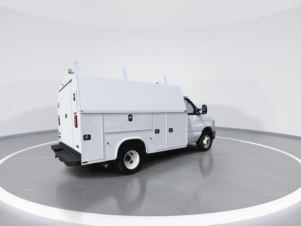 New 2025 Oxford White Ford E-350 SRW image 8