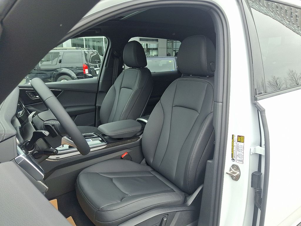 Thumbnail: 2026 Audi Q7 - 10