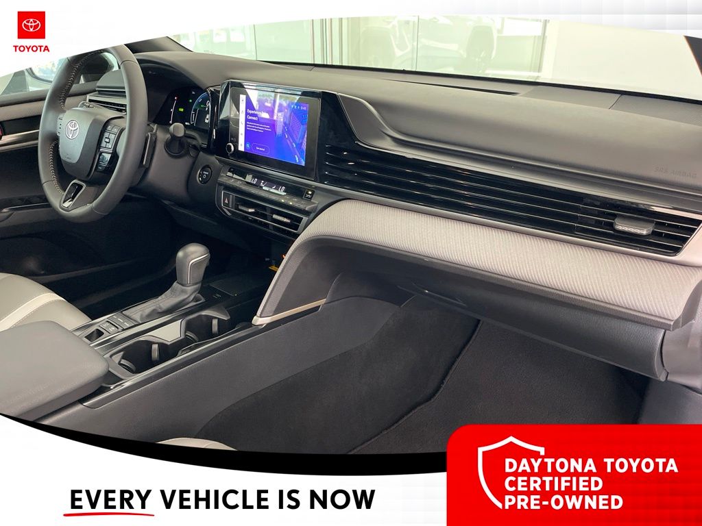 2025 Toyota Camry SE - Photo 30