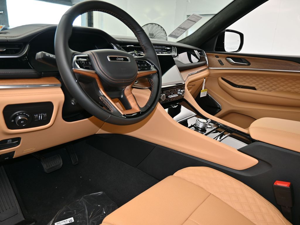 New 2025 Diamond Black Crystal Pearlcoat Jeep Summit image 13