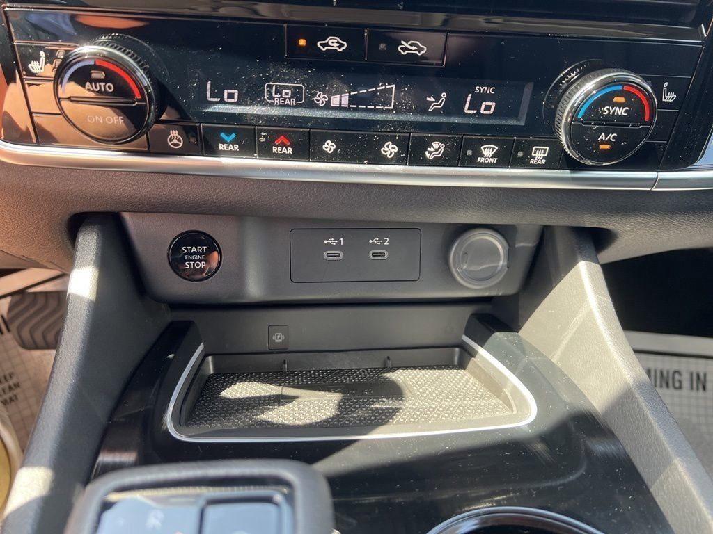 2025 Everest White Pearl Nissan Rogue SL FWD SUV