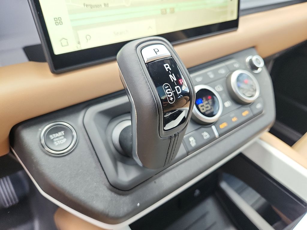 2025 Land Rover Defender 110 10