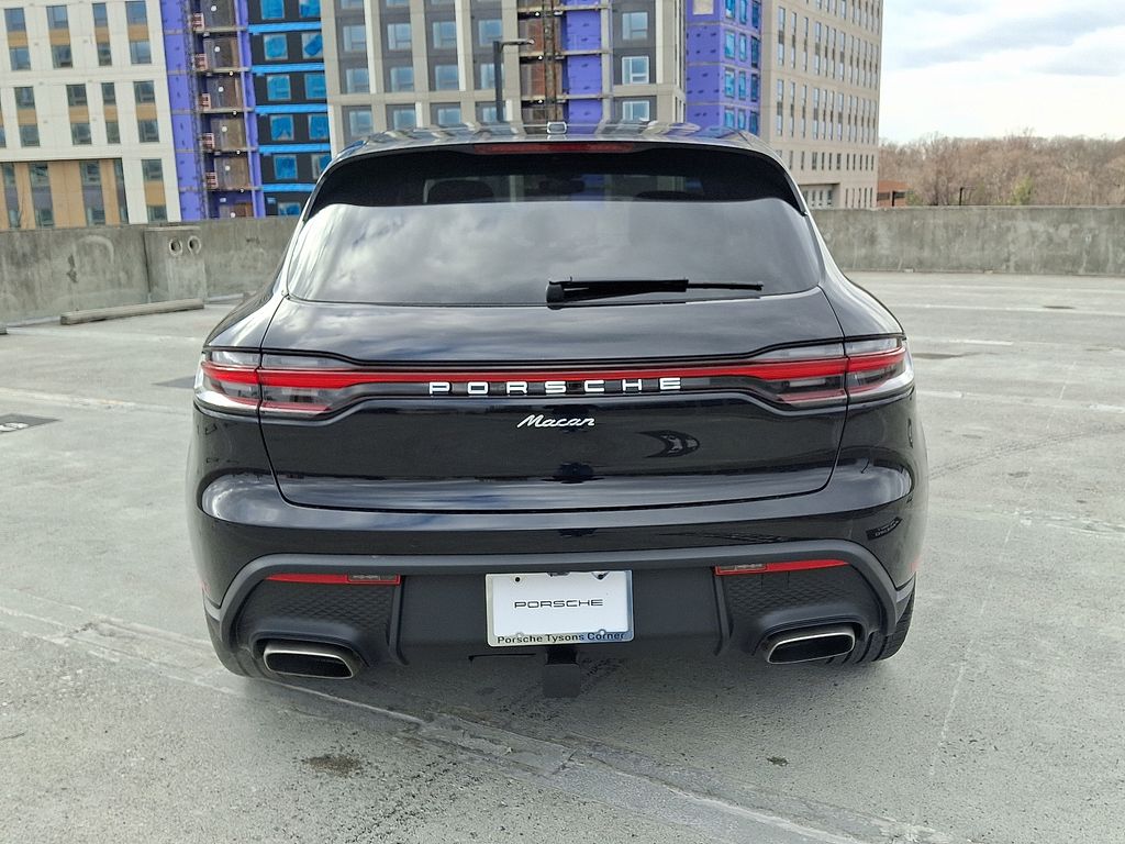 Thumbnail: 2026 Porsche Macan - 9
