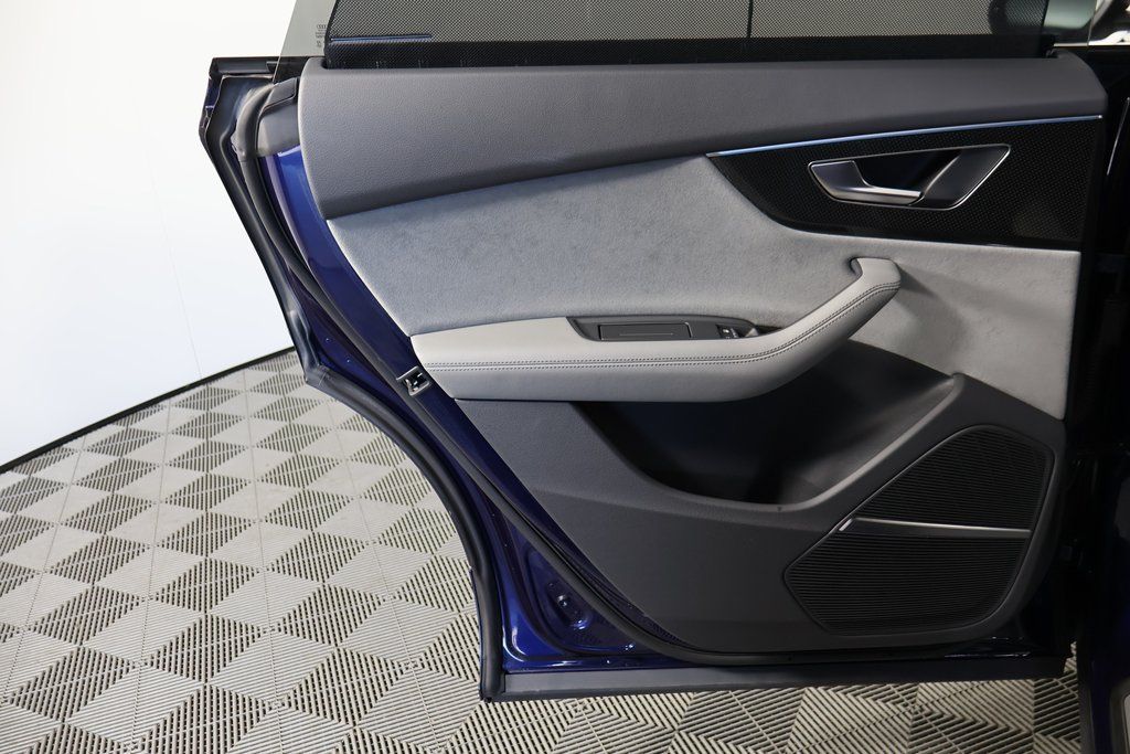 Thumbnail: 2023 Audi SQ8 - 13