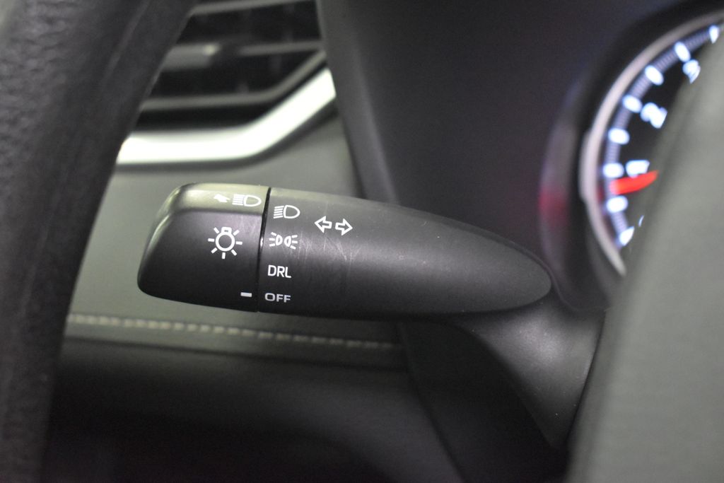 2021 Toyota RAV4 LE 19