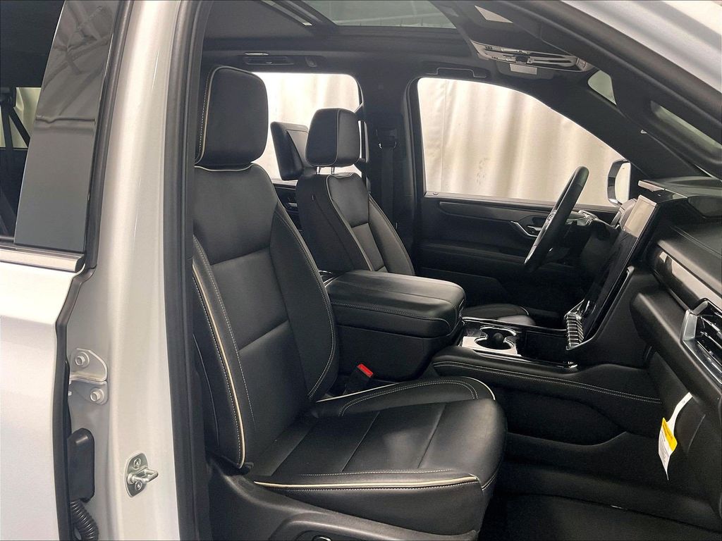 2025 GMC Yukon XL — photo 11