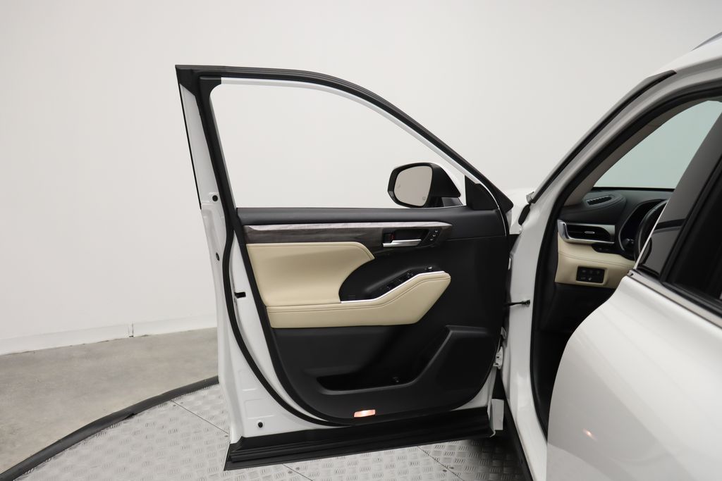 2023 Toyota Highlander Limited 16