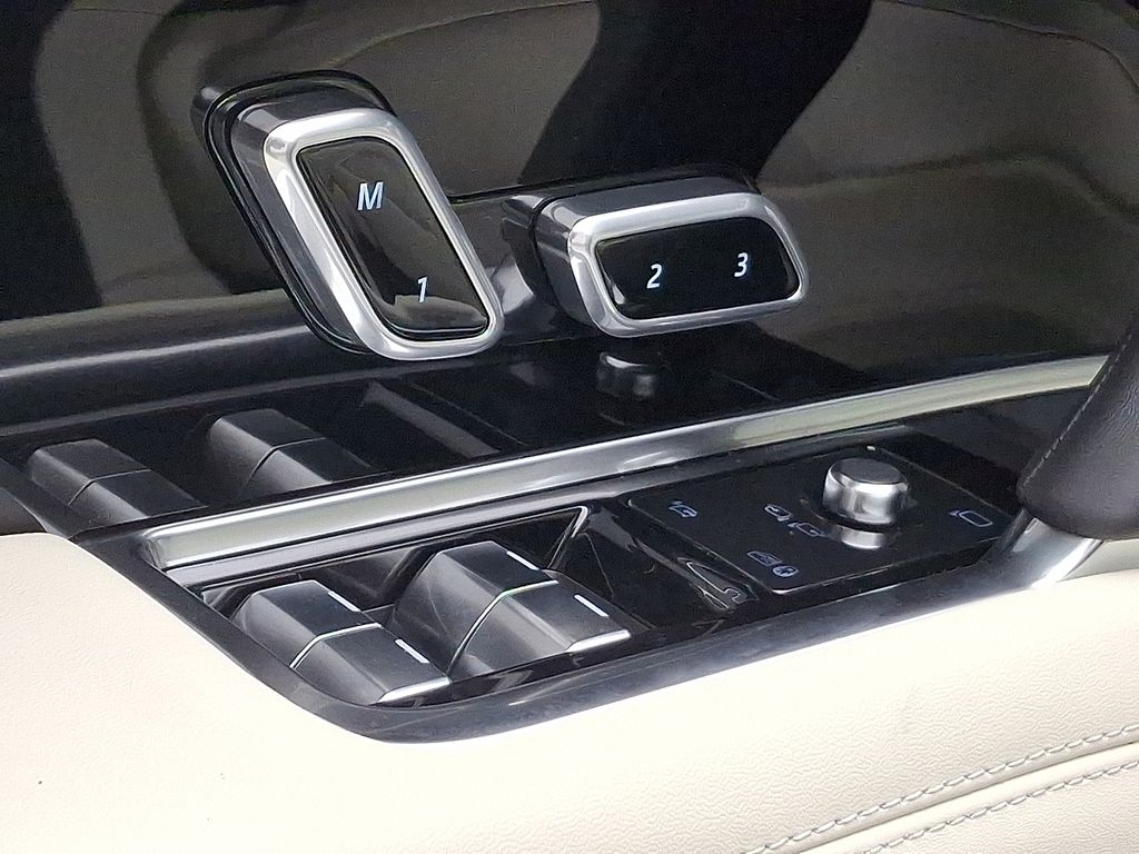 Thumbnail: 2026 Land Rover Range Rover - 19