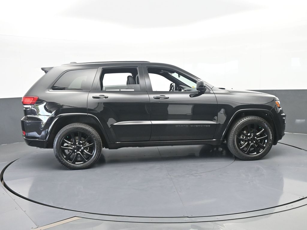 Used 2021 Diamond Black Crystal Pearlcoat Jeep Laredo X image 7