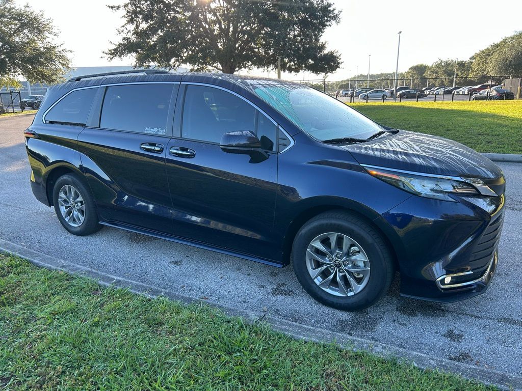 Thumbnail: 2022 Toyota Sienna - 7