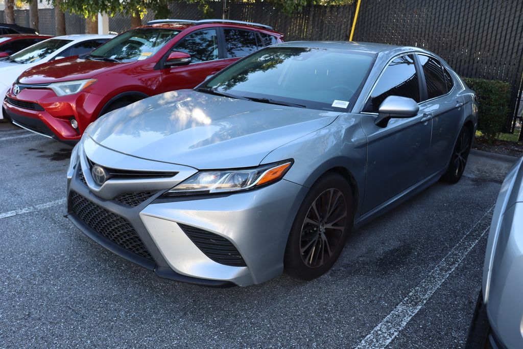 2019 Toyota Camry SE Hero Image